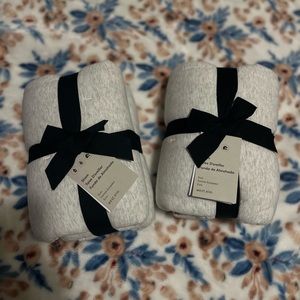 West Elm Jersey Tack Stitch Euro shams / pair:set of 2